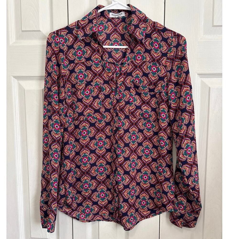Express Vibrant Geometric Patterned Portofino Lightweight Button Front Top XS